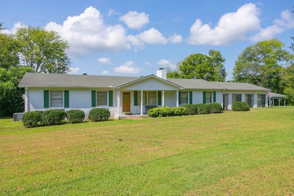 Three Oaks Village: 931 Baker Rd, Columbia, TN 38401
